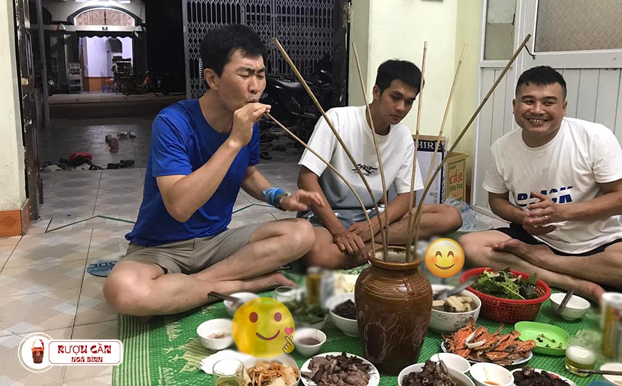 Cách uống rượu cần hòa bình đúng chuẩn