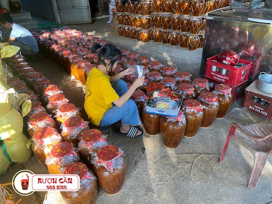 Đóng bình rượu cần 5 lít gửi khách